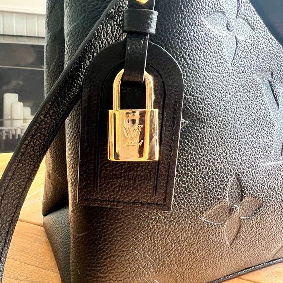 Louis Vuitton - Picture 6 of 7